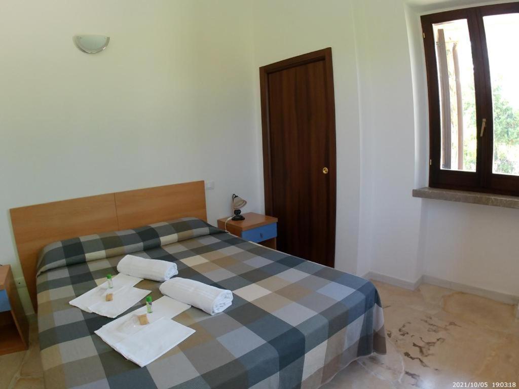 Terrae Eremis: Ristorante, Bar, B&B Roccamorice Esterno foto